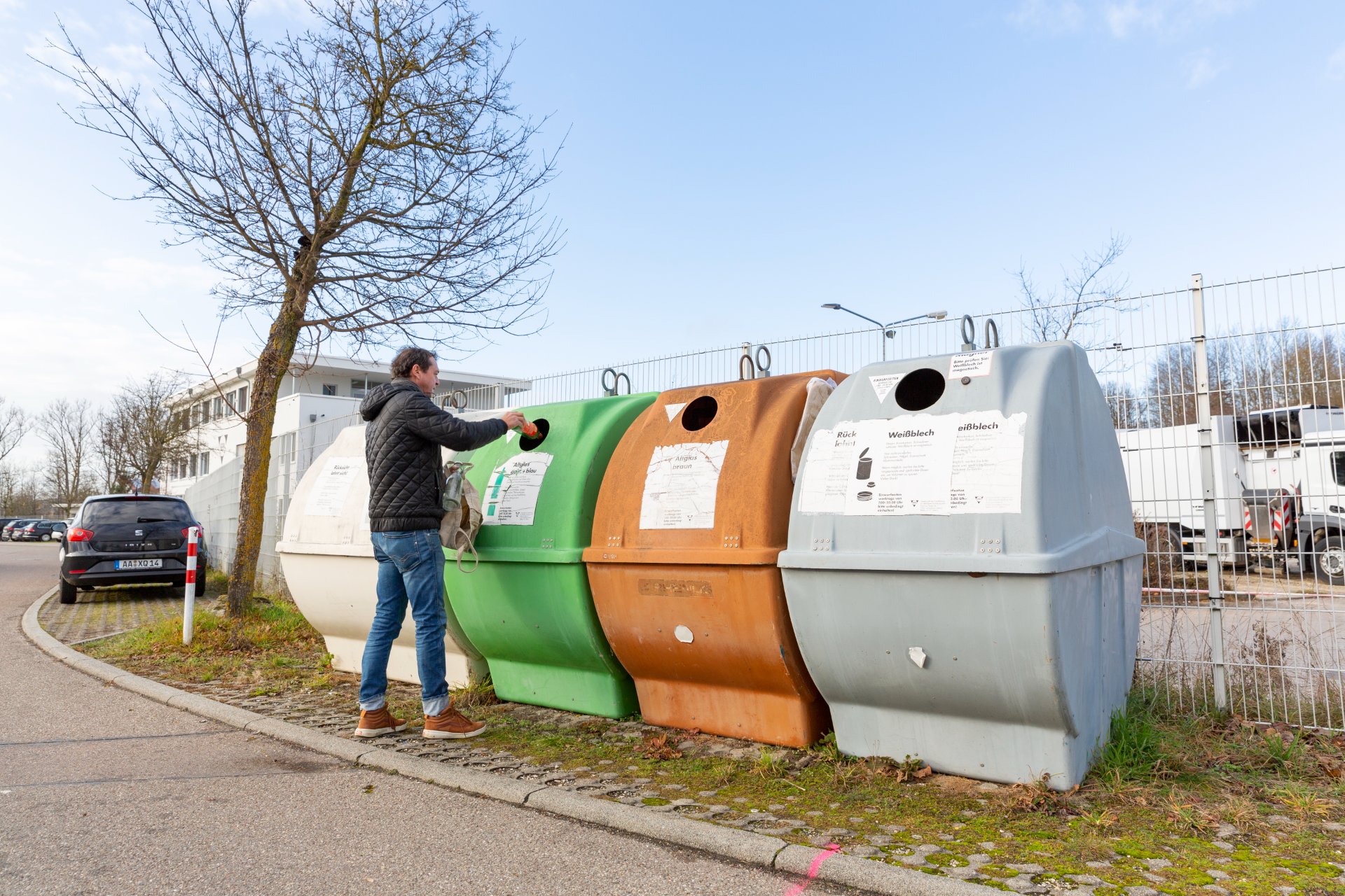 Vorübergehende Auflösung Altglascontainers in Rotenbach